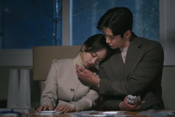 [서울=뉴시스] 드라마 '선배, 그 립스틱 바르지 마요' 스틸. (사진=넷플릭스 제공) 2021.03.12 photo@newsis.com