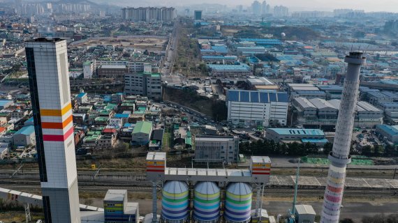 [대구=뉴시스] 이무열 기자 = 대구 서구 비산동 염색공단이 1일 오후 한 달 이상 이어지고 있는 신종 코로나바이러스 감염증(코로나19) 여파로 한산한 모습을 보이고 있다. 2020.04.01. lmy@newsis.com /사진=뉴시스