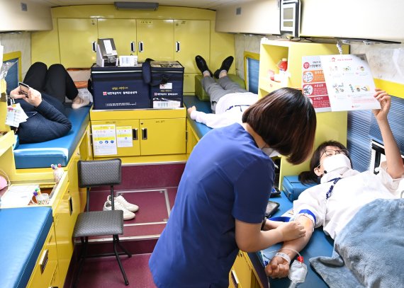 수원시 공무원들, '혈액 부족 위기 극복' 헌혈 동참