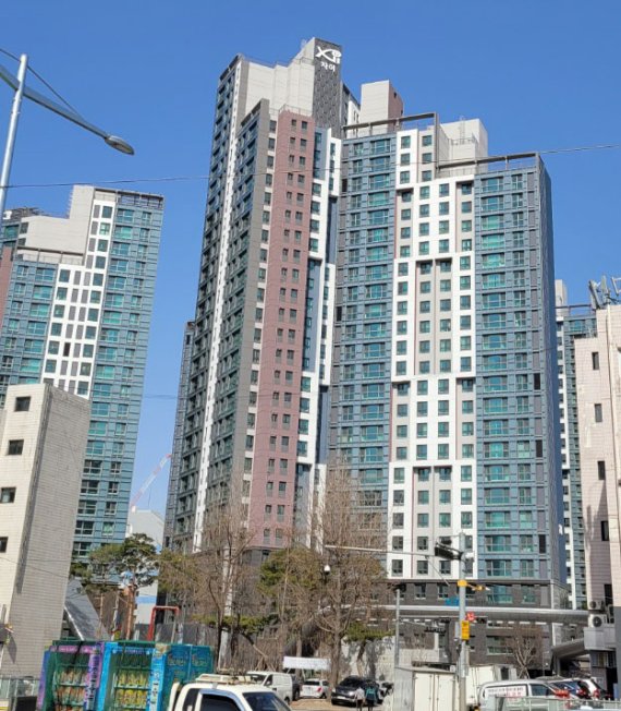 16일 공동주택 공시가격 상승으로 보유세 폭탄을 맞은 반포 아파트단지 전경