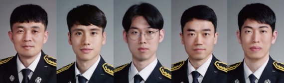 [세종=뉴시스] 제26기 소방간부후보생 수상자들. 최우수 성적을 거둬 대통령상을 받는 권선우(42) 소방위, 국무총리상을 받는 신건혁(28) 소방위, 행정안전부장관상을 받는 정민규(27) 소방위, 소방청장상을 받는 석경민(32) 소방위, 중앙소방학교장상을 받는 허성호(24) 소방위(사진 왼쪽부터). (사진 = 소방청 제공). 2021.03.18.