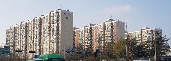 압구정동 현대 아파트 단지 전경 fnDB