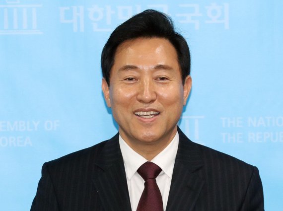 "서울 전 지역서 우세" 오세훈 48.9%, 박영선에 19.7%P 앞서