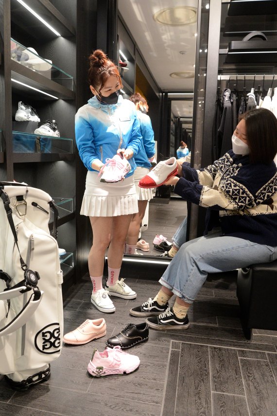 부산 부전동 롯데백화점 부산본점 골퍼웨어 매장 롯데쇼핑 제공