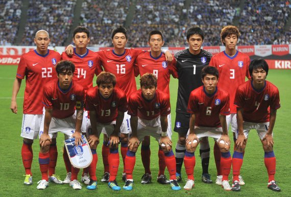 【삿포로(일본)=뉴시스】전진환 기자 = 지난 2011년8월10일 한국 축구 국가대표팀과 일본 대표팀의 평가전이 열린 일본 훗카이도 삿포로돔에서 경기 전 대표팀 선수들이 기념촬영을 하고 있다. amin2@newsis.com