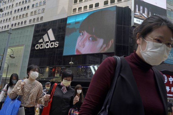 "신장 위구르산 면화 사용? 노 코멘트" 中시장을 택한 유니클로 회장 [도쿄리포트]