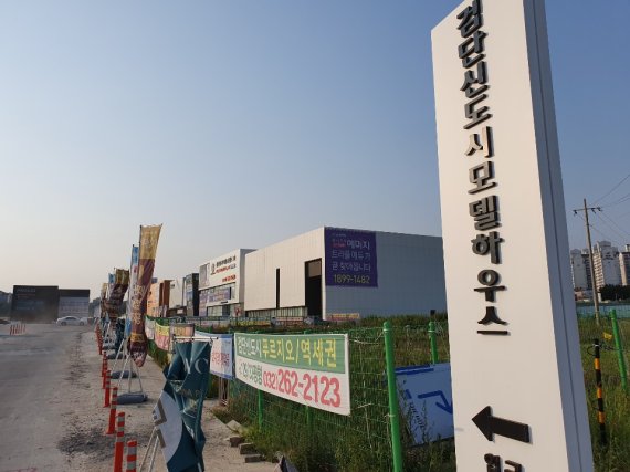 【인천=뉴시스】김가윤 기자 = '2기 신도시'로 지정된 검단신도시 견본주택 현장. 2019.07.05 yoon@newsis.com