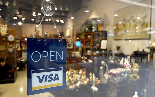 글로벌 신용카드사 비자(VISA)가 가상자산 결제를 도입하기로 결정했다. 지난 1월 알프레드 캘리(Alfred Kelly) 비자 CEO가 가상자산 결제 계획을 발표한지 2개월 만에 사업에 적용된 것이다. 최근 테슬라가 비트코인을 결제수단으로 도입한 이후 글로벌 기업들의 가상자산 결제 도입이 잇따르고 있는 셈이다.