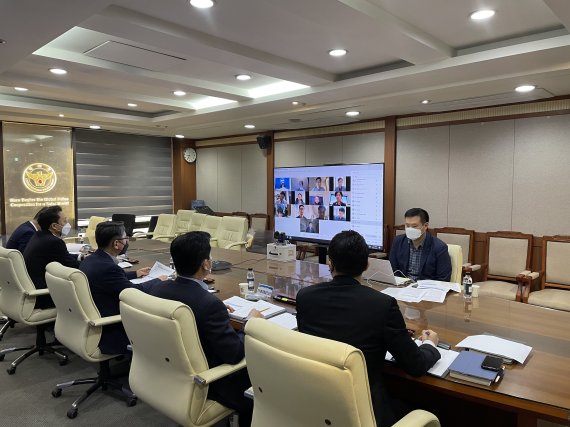 지난 26일 서울 서대문구 미근동 경찰청사에서 '아시안 증오범죄' 대응을 위한 화상회의가 열리고 있다./사진=경찰청 제공