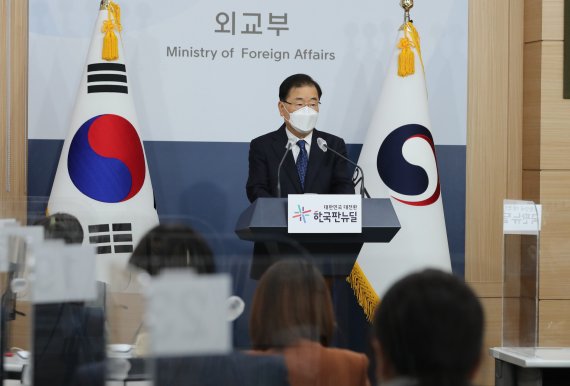 정의용 외교부 장관이 31일 정부서울청사 외교부 브리핑실에서 열린 내신 기자단 브리핑에서 발언하고 있다. 사진=뉴시스.