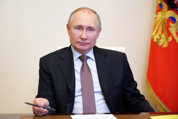 러시아와 우크라이나간 긴장이 다시 고조되는 가운데 블라디미르 푸틴 러시아 대통령이 3월 31일(현지시간) 모스크바 외곽 정부청사에서 열린 노동협약 서명식 중 화상회의를 주재하고 있다. 사진=로이터뉴스1
