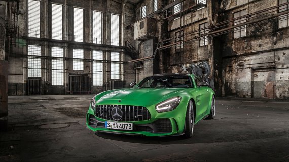 고성능 스포츠카 '더 뉴 메르세데스-AMG GT R' 출시