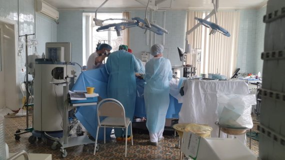 심장수술을 진행하고 있었던 의료진이 수술을 강행하고 있다. © 로이터=뉴스1 © News1 박형기 기자