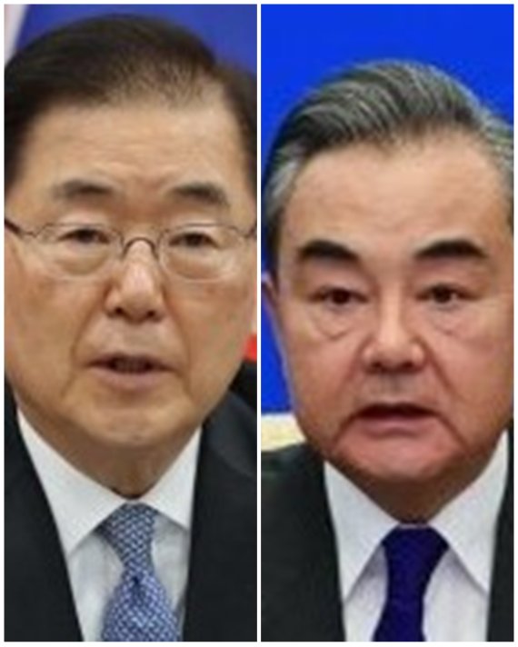 정의용 외교부 장관(왼쪽)과 왕이 중국 외교부장. 뉴스1/뉴시스