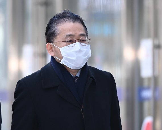 김학의 전 법무부차관 불법 출국금지 조처 의혹을 받는 차규근 법무부 출입국·외국인정책본부장이 지난달 5일 오전 경기도 수원지방법원에 구속 전 피의자심문(영장실질심사)을 받기위해 출석하고 있다. 사진=뉴시스