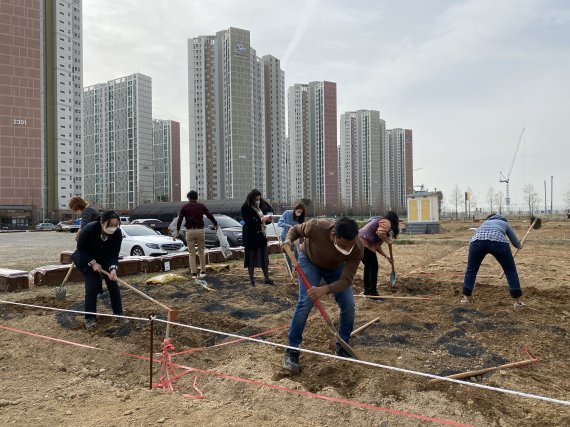 인천경제청, 외국인들에게 송도 텃밭 지원