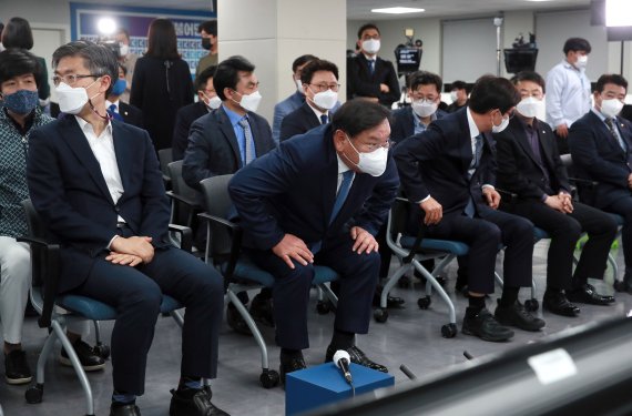 이낙연 김태년 "국민 선택 겸허히 받아들여, 혁신하겠다"