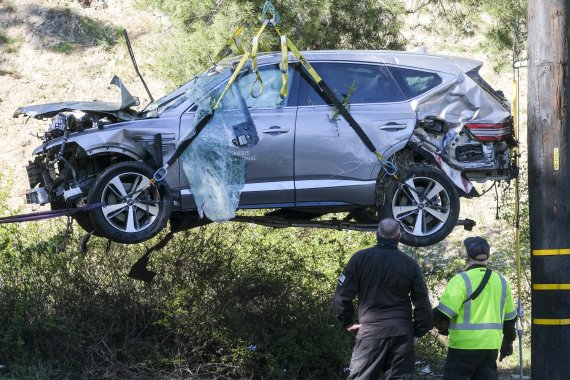 지난 2월 23일 미국 캘리포니아주 LA카운티의 란초 팔로스 베르데스 인근에서 촬영된 타이거 우즈의 사고 차량.AP뉴시스