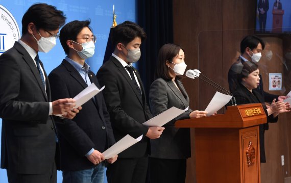 '배은망덕한 초선5적' 낙인찍힌 의원들 "아프다"