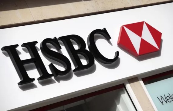 글로벌 투자은행 HSBC가 마이크로스트래티지(MSTR) 주식을 블랙리스트에 포함시킨 것으로 알려졌다. 이에따라 HSBC 고객은 HSBC InvestDirect나 HIDC를 통해 MSTR 주식을 구매할 수 없다.