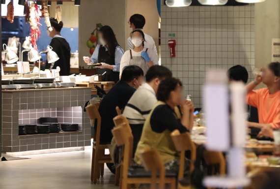 최저임금 1만원 시대 올까···"식당 문닫고 알바하는게 나아"