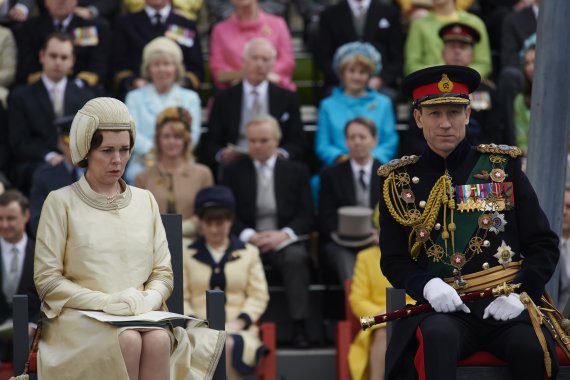 In this image released by Netflix, Olivia Colman plays Queen Elizabeth II and Tobias Menzies portrays Prince Philip in a scene from the third season of /사진=뉴시스 외신화상