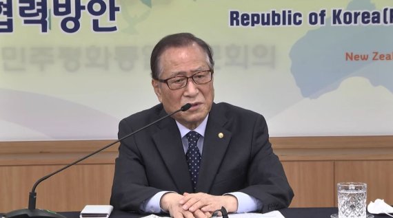 지난 3월 26일 정세현 민주평화통일자문회의(민주평통) 수석부의장이 '한·오세아니아 평화포럼'에서 기조강연을 하고 있다. 사진 = 유튜브 갈무리, 뉴시스.