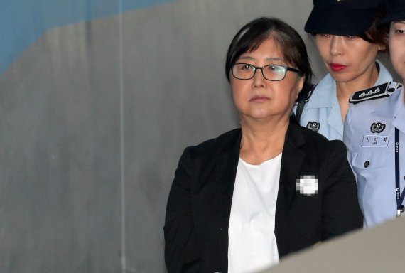 최서원씨(개명 전 최순실)가 2018년 8월 항소심 공판에 출석하는 모습. 사진=뉴스1