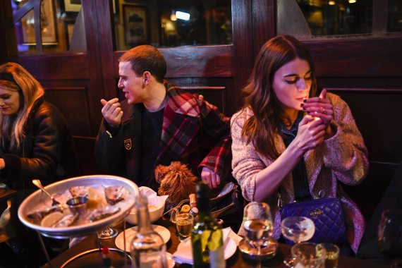 3%도 안되는 백신 접종률…K자형 양극화 심화 우려