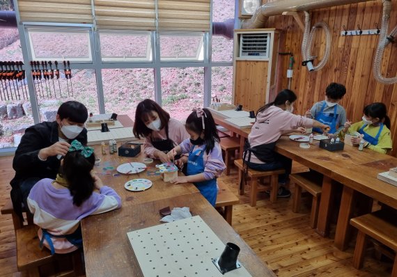 [창원=뉴시스] 김해시 목재문화체험장.