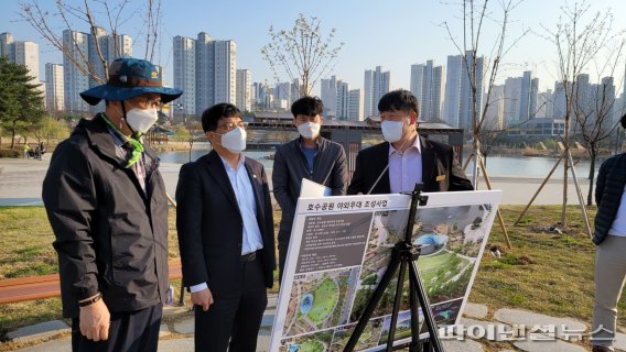 이석범 김포시 부시장 호수공원 로드체크. 사진제공=김포시