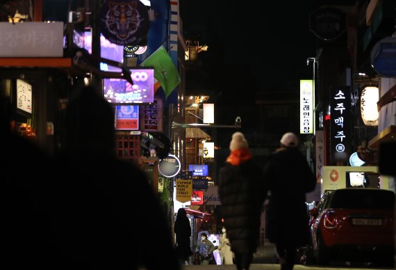 '비밀통로' 만들고 불법영업한 강남 유흥주점…경찰에 적발