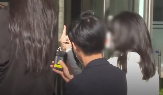 숙명여고 쌍둥이의 손가락 욕? "왜 그랬는지 공감하게 할 것"