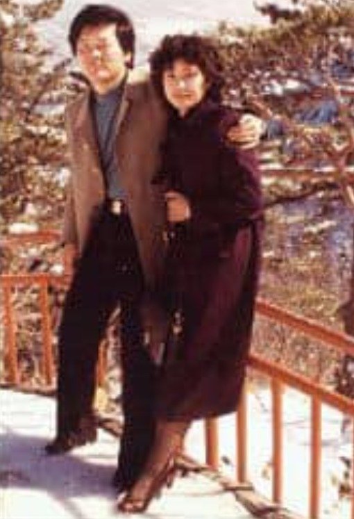 김부겸 국무총리 후보자의 1982년 설악산 신혼여행 모습. (페이스북 갈무리) © 뉴스1