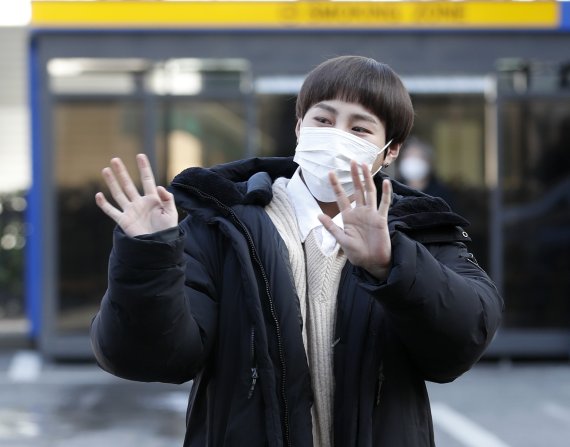 '다정한 손인사' 2021.1.27/뉴스1 © News1 권현진 기자