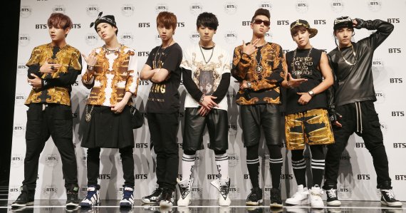 '풋풋한 신인 시절' 힙합아이돌 방탄소년단이 12일 오후 서울 강남구 청담동 일지아트홀에서 열린 데뷔 쇼케이스포토월에서 포즈를 취하고 있다.2013.6.12 머니투데이/뉴스1 © News1