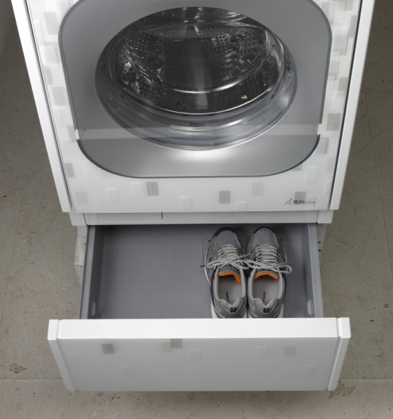 LG전자가 2008년 출시한 서랍형 신발관리기 제품사진. (사진=LG전자 제공) *재판매 및 DB 금지