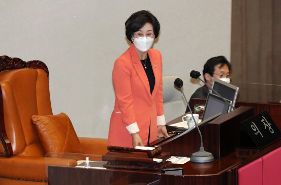 김상희 “신났네 신났어”에 주호영 “고집스런 오만, 잘났네” 맞불