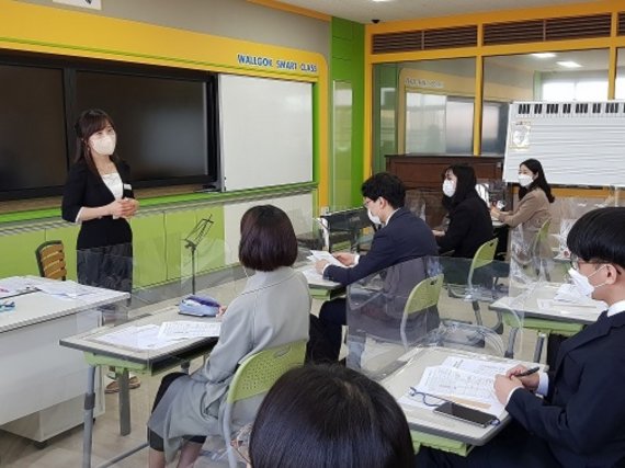 한국교원대학교부설월곡초등학교는 한국교원대 초등교육과 4학년 54명의 교육실습Ⅱ를 대면 방식으로 5월14일까지 운영한다.(충북교육청 제공).2021.04.20.© 뉴스1