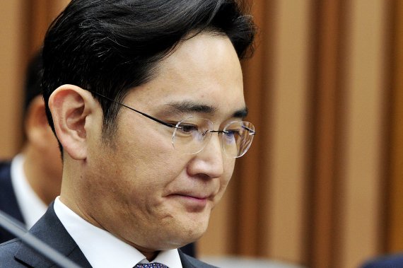 맹장염에 미뤄졌던 이재용 '불법합병 의혹' 첫 재판