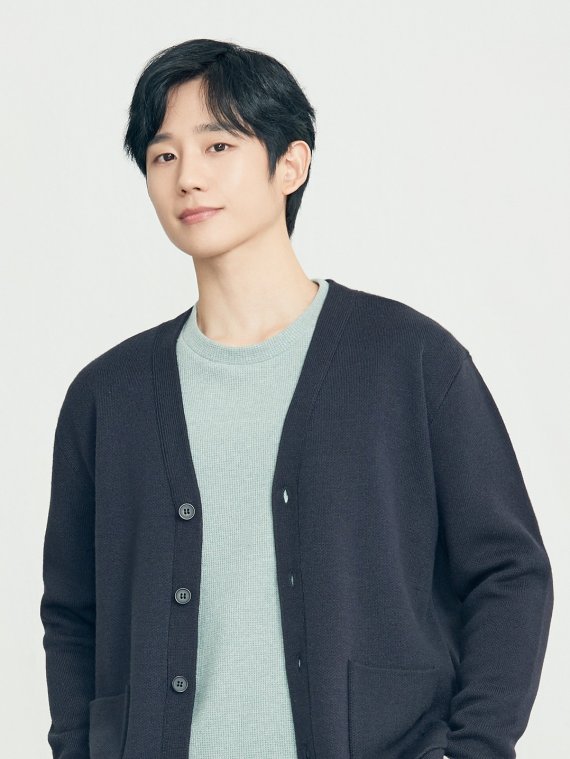 평소 책 많이 읽을 것 같은 남자 연예인 1위는 ‘정해인’…여자 1위는