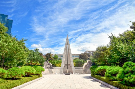 서강대, 징역형 받은 교수에게 퇴직처리 없이 급여 지급