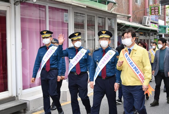 수원역 앞 홍등가에 나타난 시장님과 경찰청장님