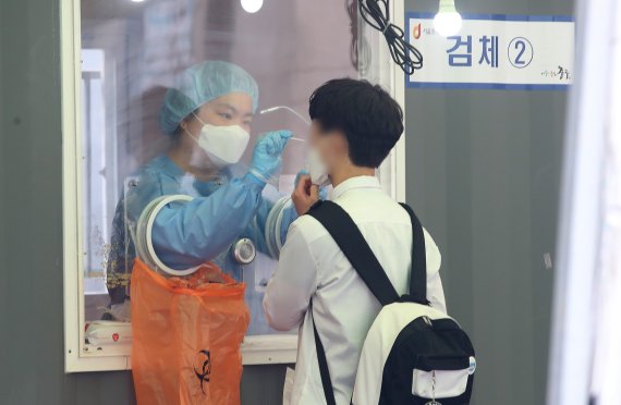 강북구 지인모임서 15명 확진...경조사 참석으로 전파