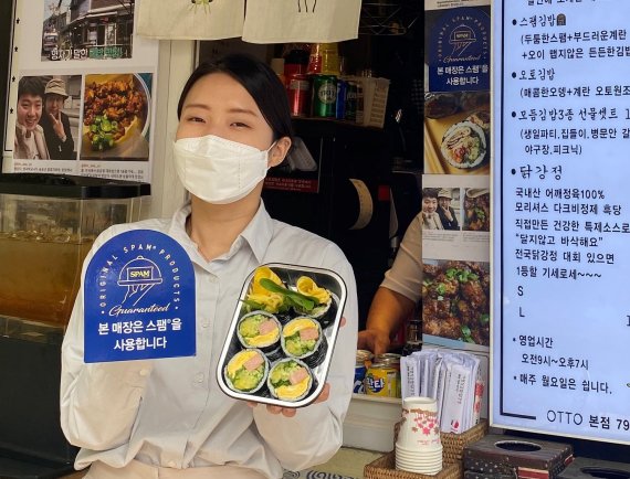 CJ제일제당, 식당에 '스팸 인증마크' 붙인다