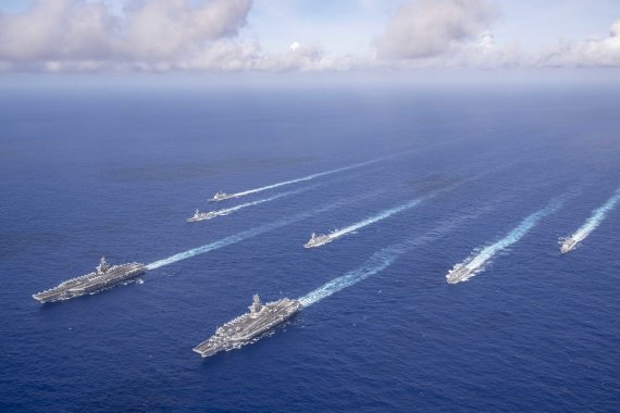 지난 2020년 6월 20일 필리핀해에서 작전 중인 미국 항공모함. 사진=미해군 제공