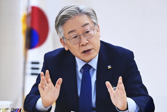 러시아 백신 도입 주장 이재명 "부족한 것보다 남는게 낫다"