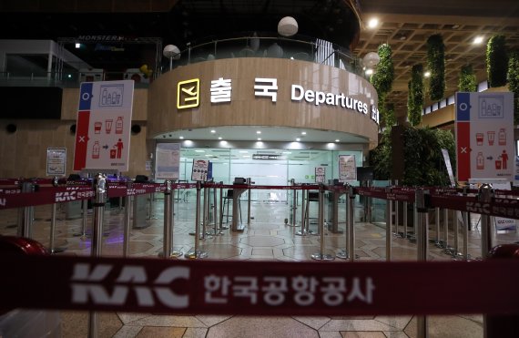 [서울=뉴시스] 고범준 기자 = 사진은 지난해 11월 서울 강서구 김포국제공항 국제선 출국장 모습. 2024.04.28. bjko@newsis.com