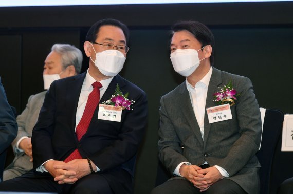 주호영-안철수, 어제밤 회동 "당대당 통합..어려움 없을 것"