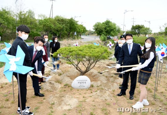 ‘4.27 판문점선언길’ 파주에 탄생…“평화염원”